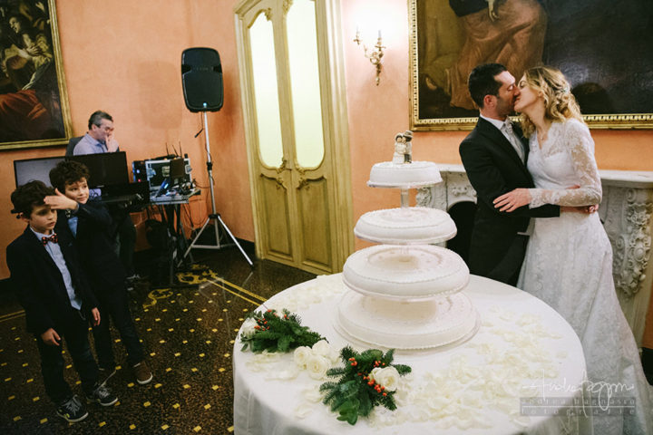 cake cutting documentary photography