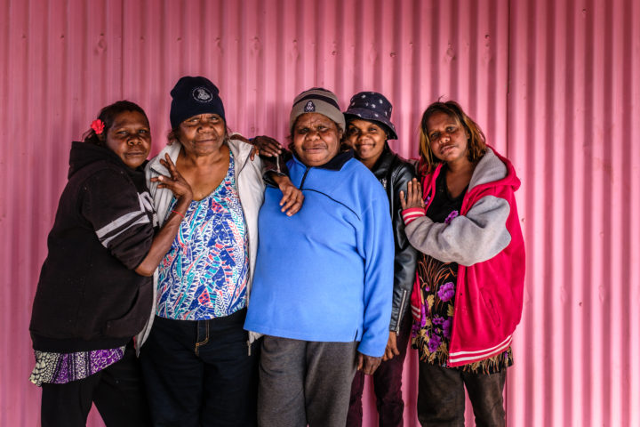 The 'Girls' - street candid, Western Australia, 2017. Fuji X-T2, XF 16-55, 22mm F4