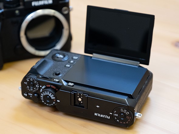 Fujifilm SP-X Tilt Screen - via DPReview / Barney Britton